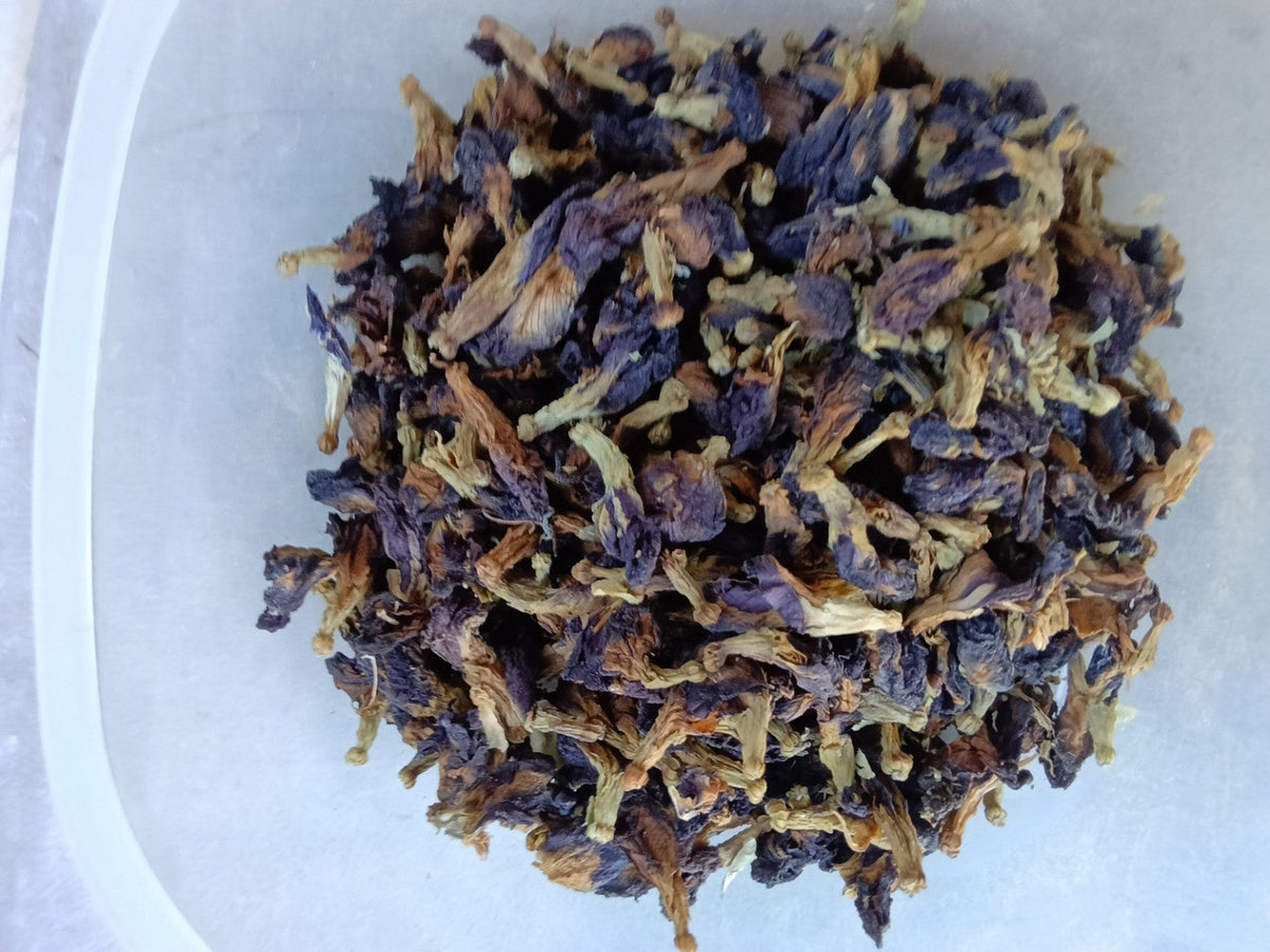 Dried dark blue butterfly pea